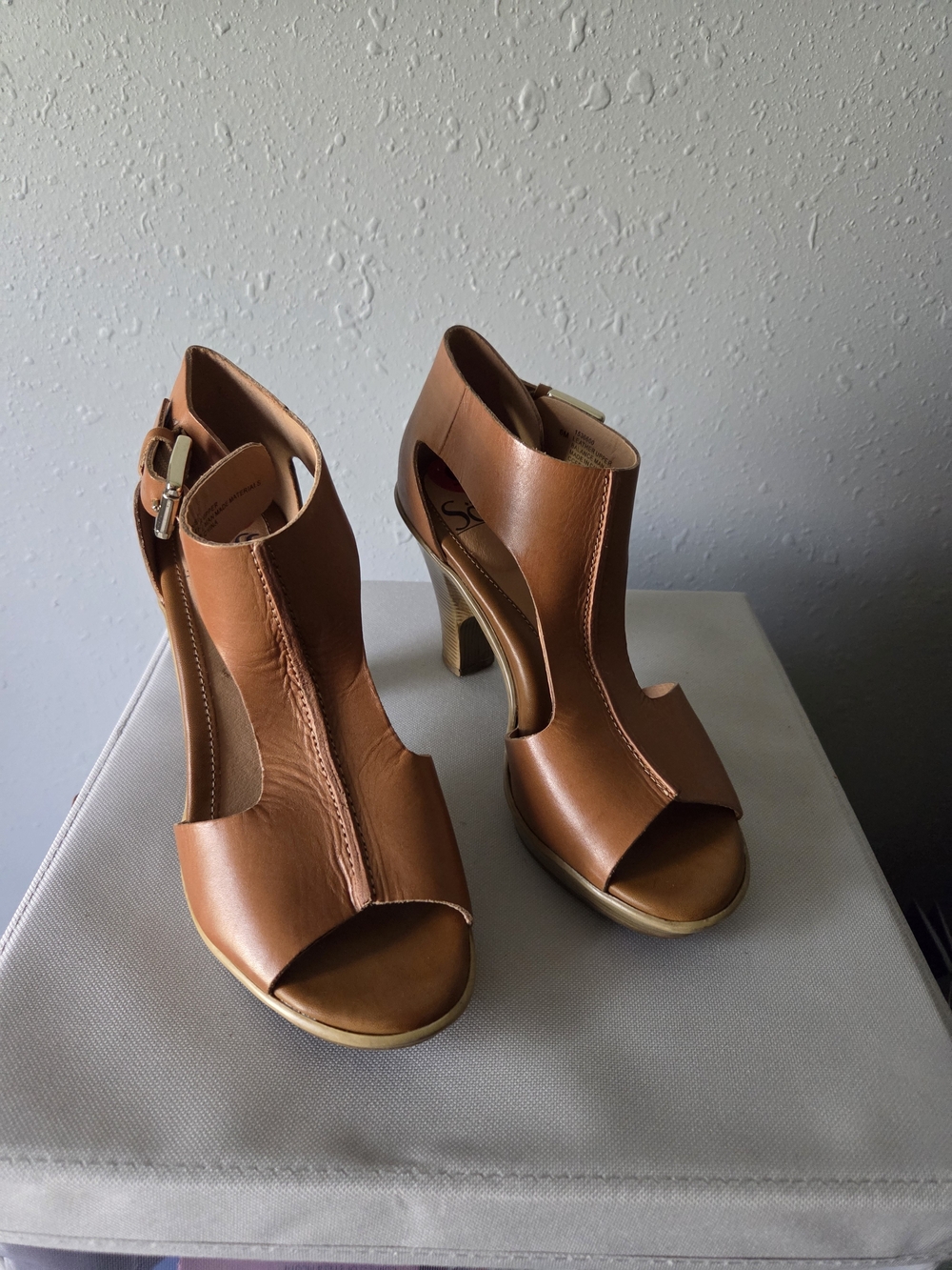 Sofft Tan Cognac Open-Toe Cutout Ankle Strap Sandals